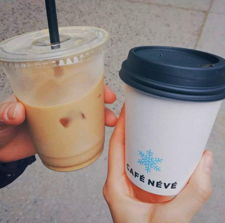 Enjoy Montreal in a Sip: Lattes and Cold Brews redefine the coffee break.