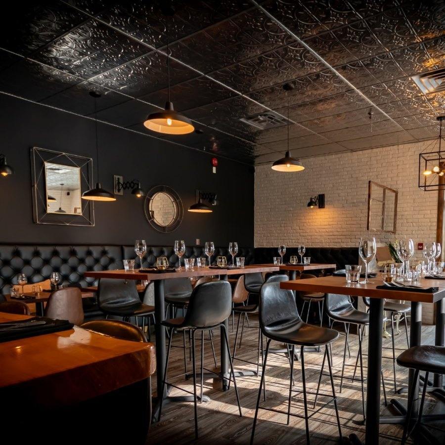  Lana's Bistro et Bar à Vin