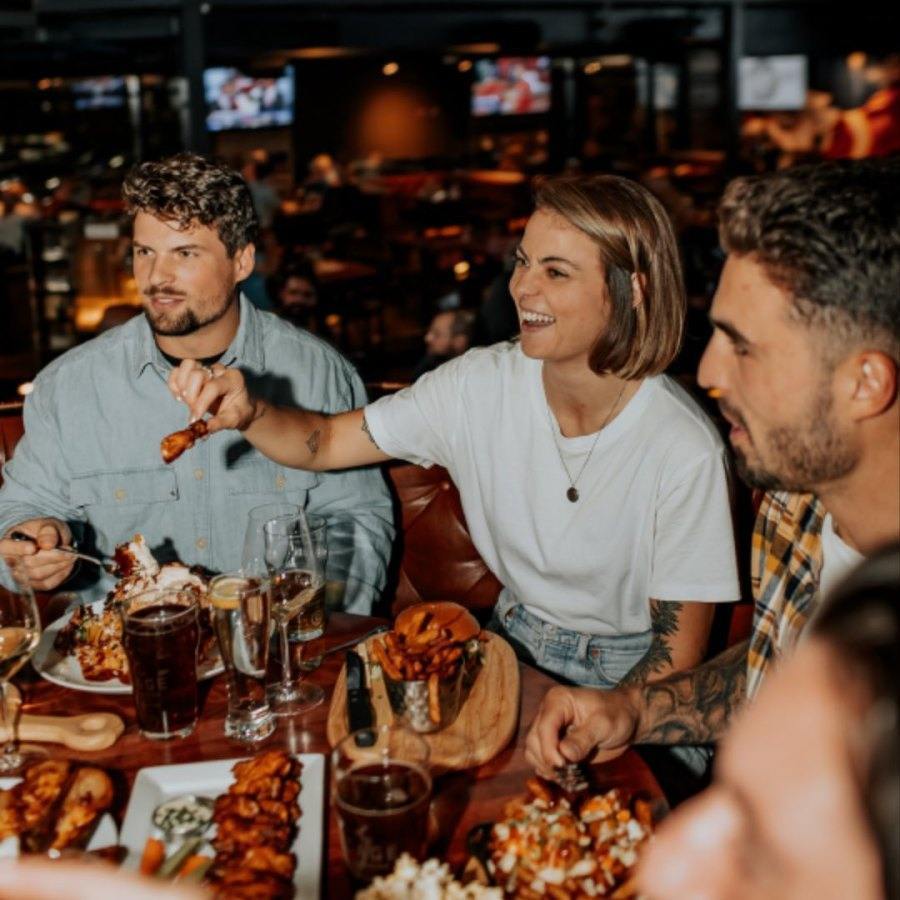 La Cage Bars sportifs Montréal