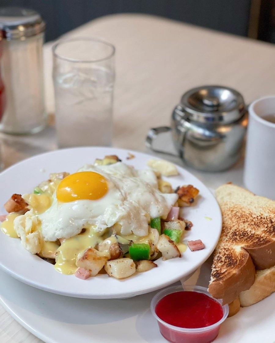 Le Buffet de l'Antiquaire Brunch Quebec