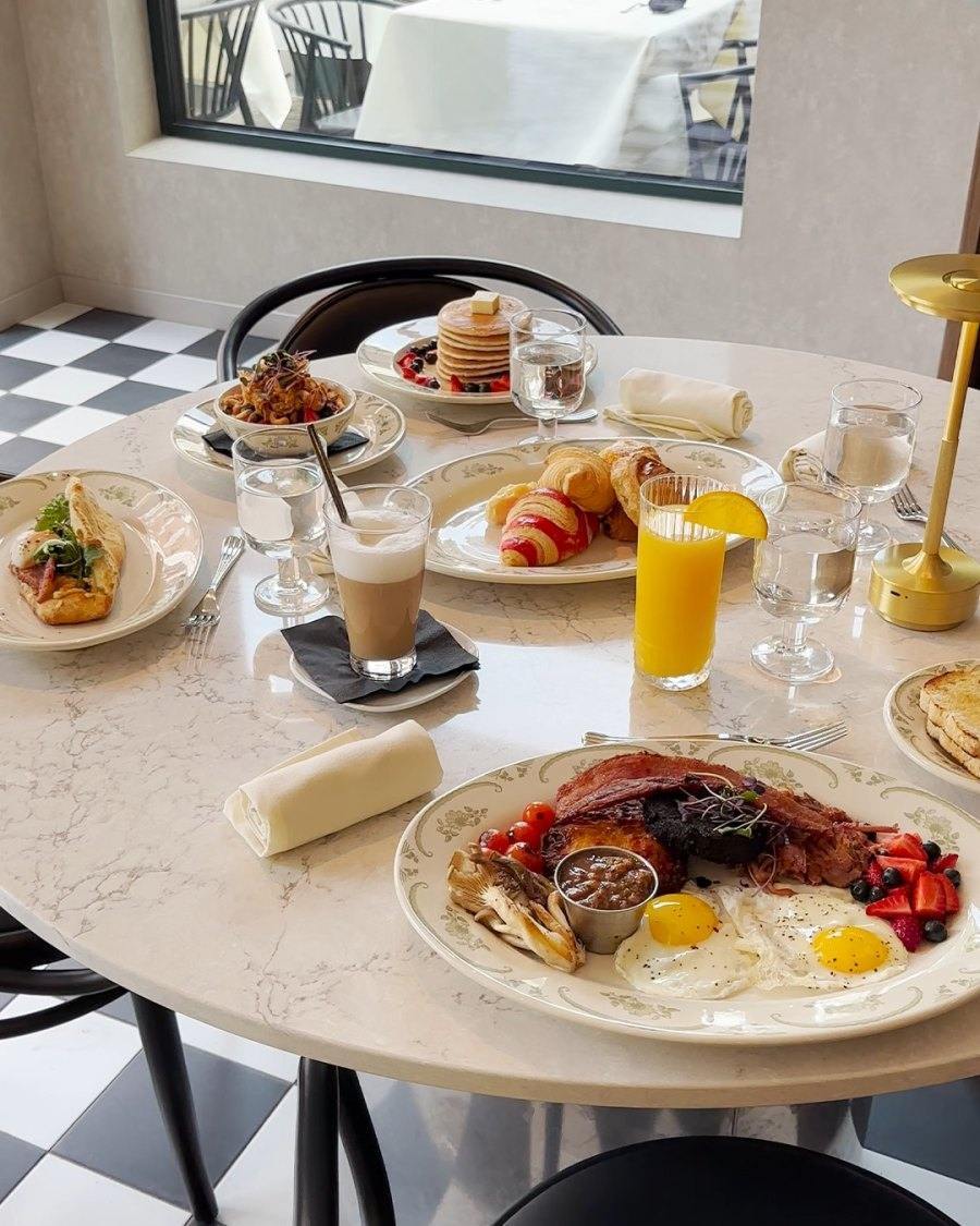 Maurice Restaurant Lounge Brunch Quebec