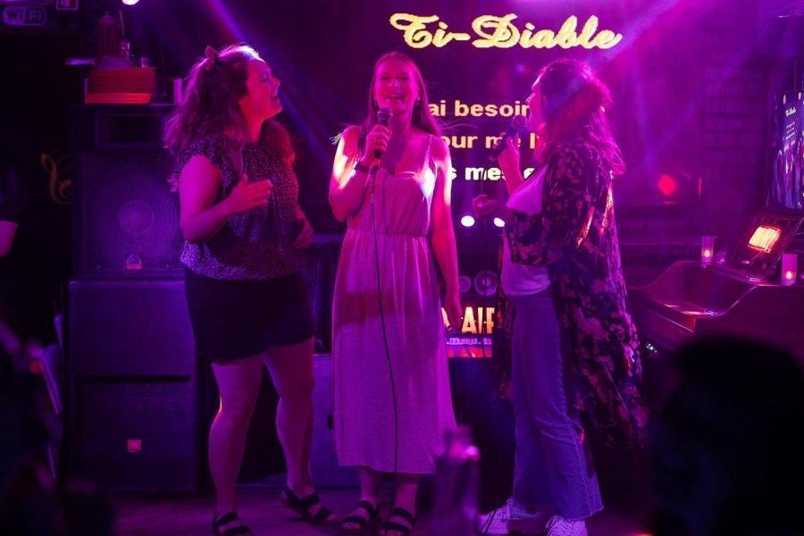 Zoé Fondues Karaoké & Cocktails Karaoke Nights in Montreal