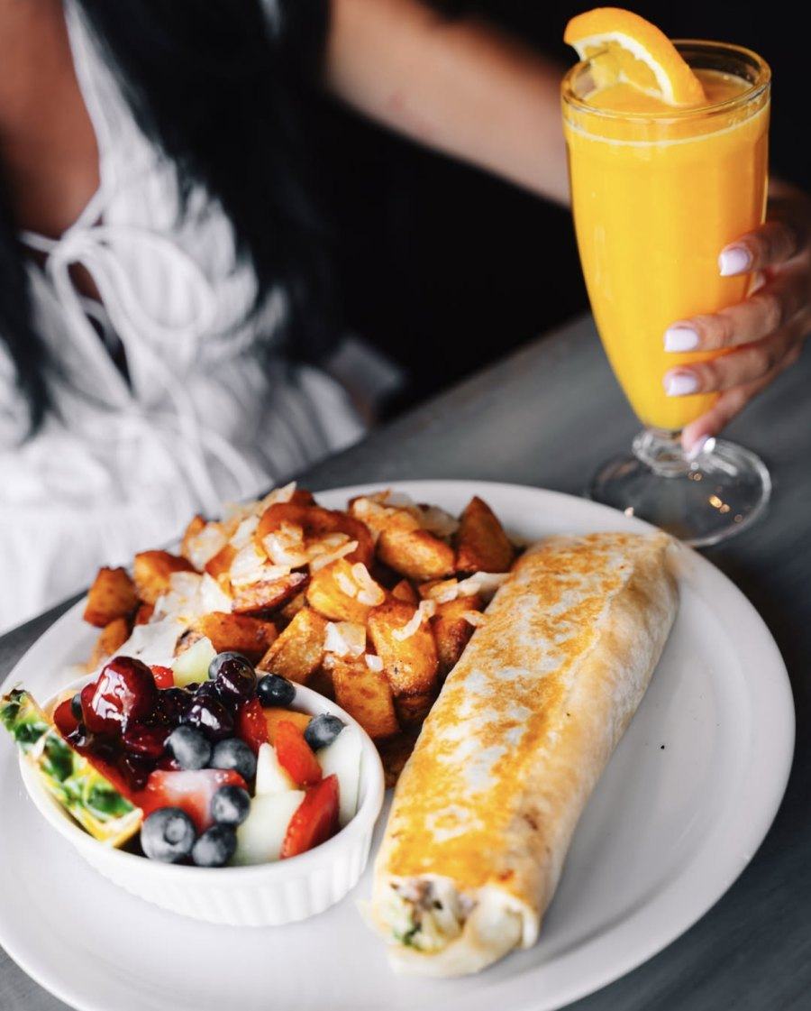 breakfast cafes Montreal downtown