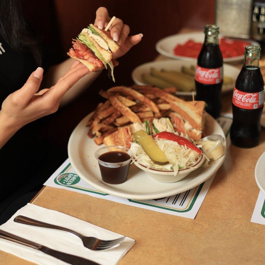 weekday breakfast Montreal restaurants
