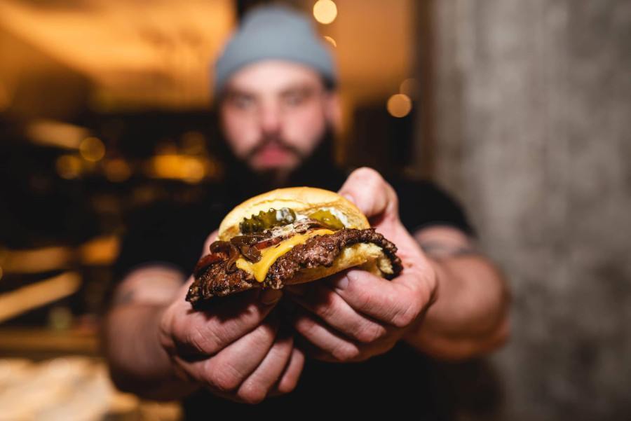 smash burgers croustillants Montréal