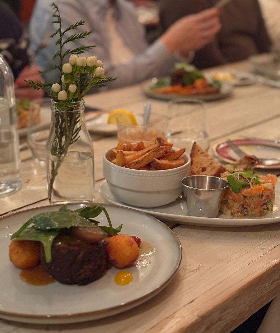 Montreal Quartier latin Saint-Denis street restaurants