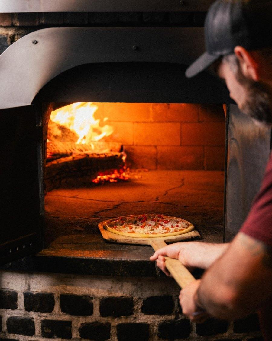 Q de Sac wood-fired pizza in Quebec City