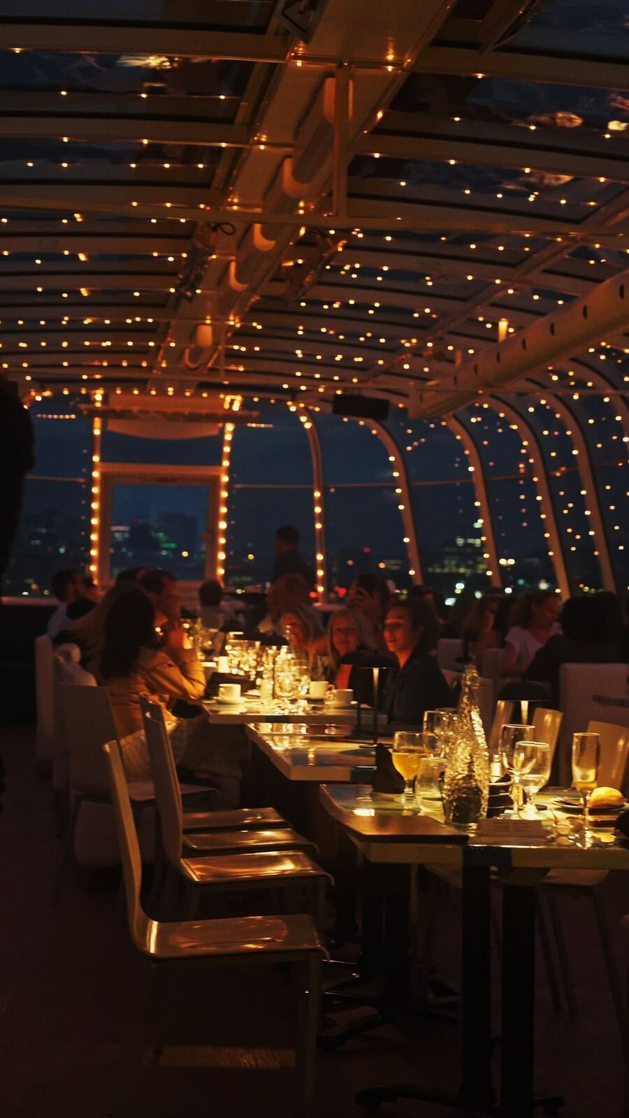 Bateau-Mouche Souper Croisière - Winter Dining in Montreal