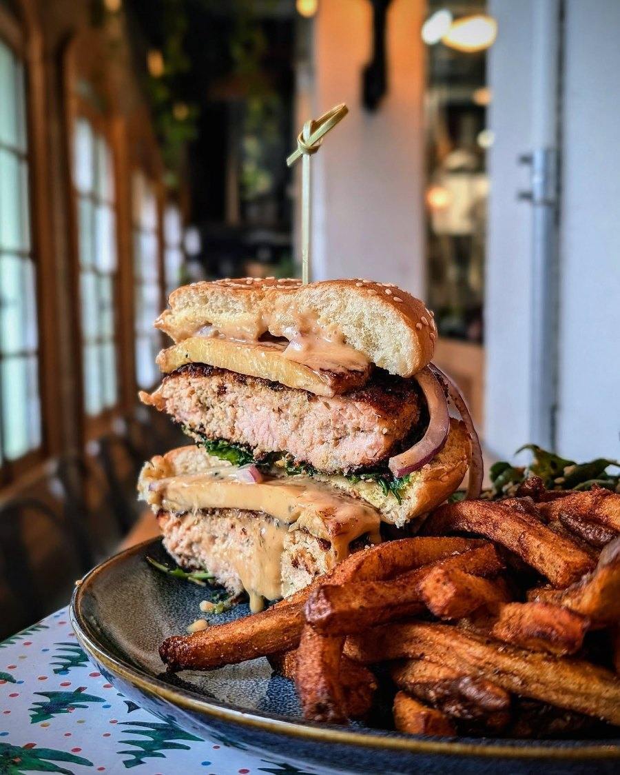 Pub BreWskey Old Montreal: Restaurants Open During the Day