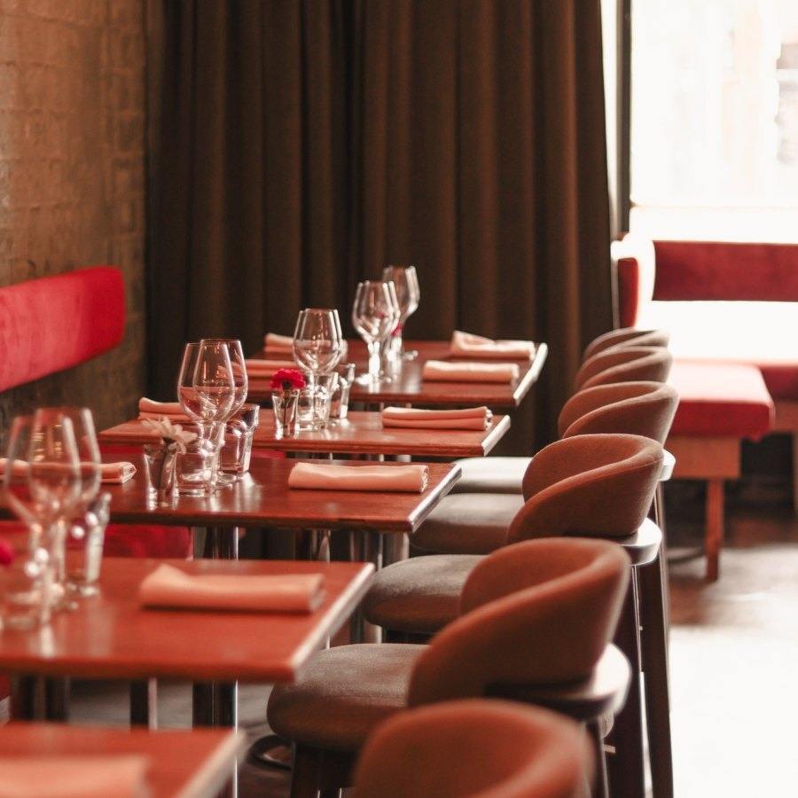 Porte à Côté - Boire & Manger Fresh Oysters in Montreal