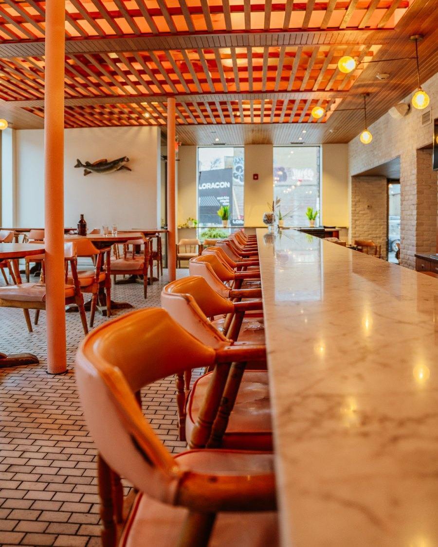 Brasserie Harricana / Restaurant & Boutique Solo Dining in Montreal