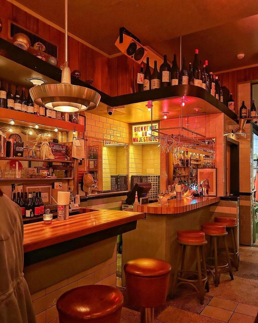 Le Majestique Montréal Solo Dining in Montreal