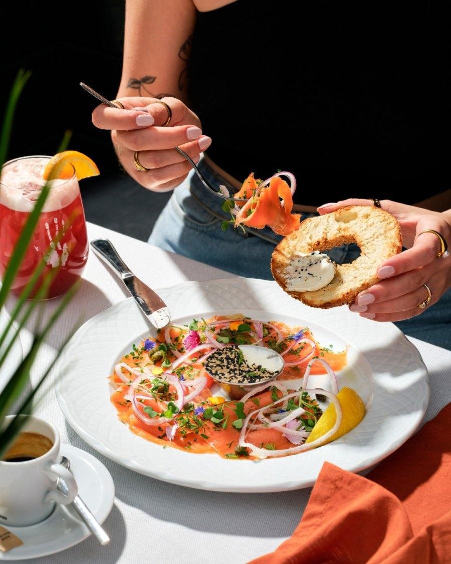 Les Enfants Terribles Brunch terrasse Montréal