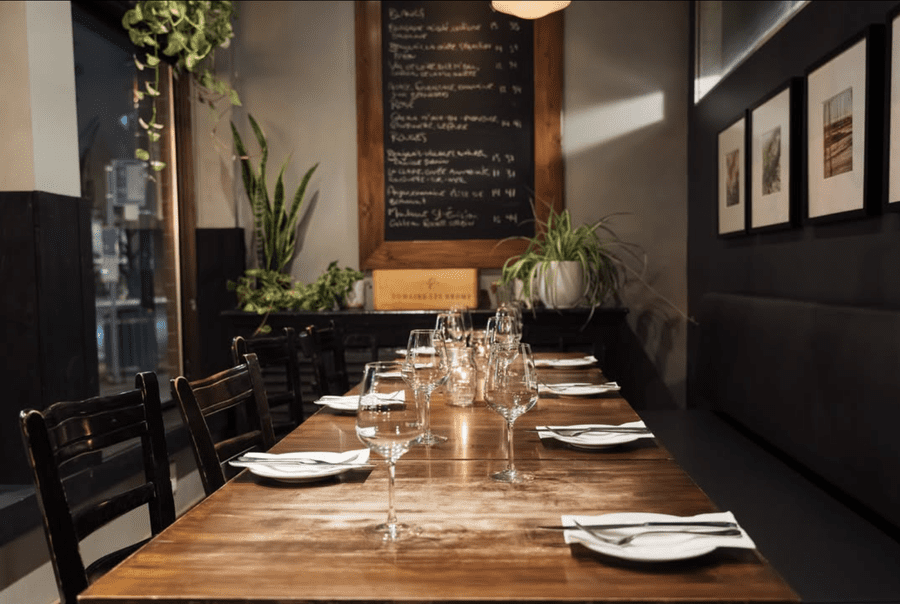 Café Le Petit Flore - MTLàTABLE 2025 : Nos coups de coeur pour tous les budgets Café Le Petit Flore - MTLàTABLE 2025 : Nos coups de coeur pour tous les budgets