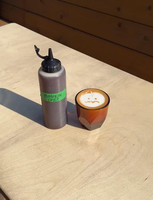 Café September Surf - Les Meilleures Boissons d'Automne à Montréal Café September Surf - Les Meilleures Boissons d'Automne à Montréal