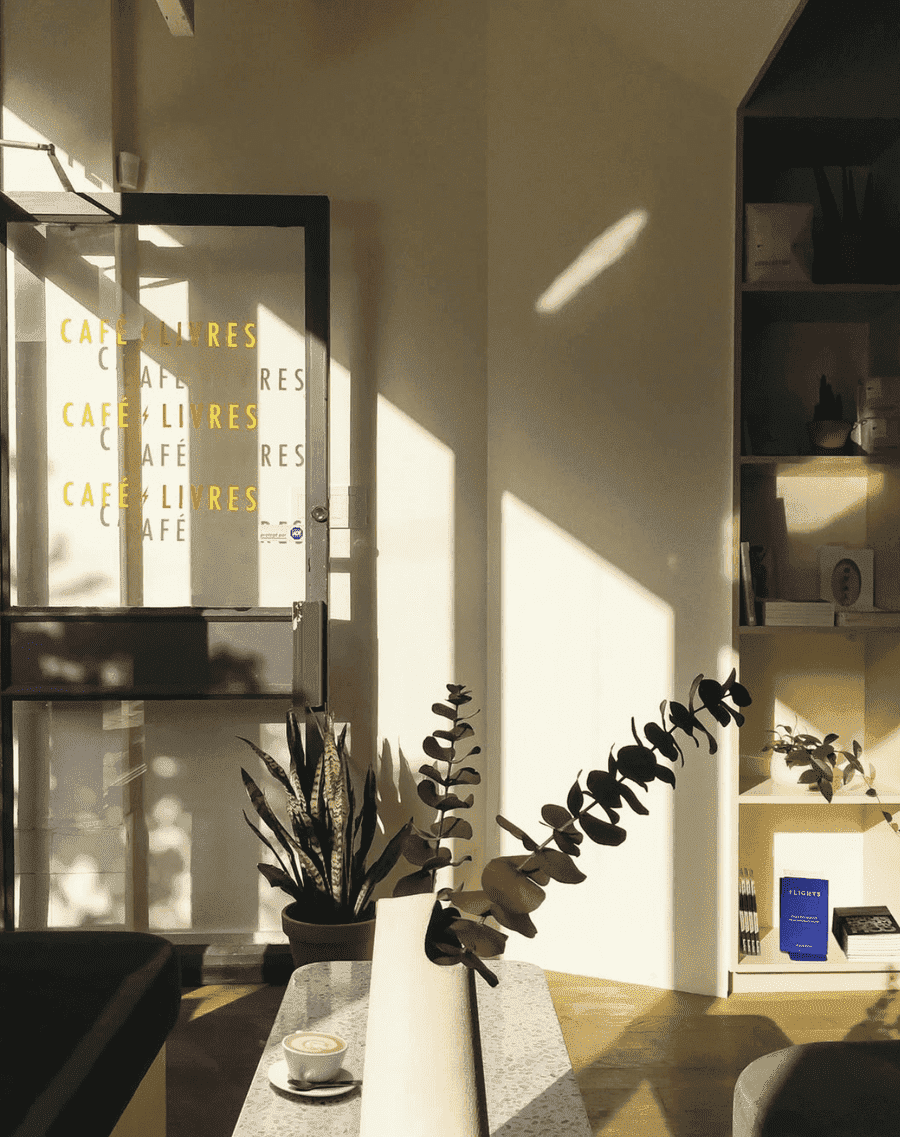 Éclair - 18 Cafes in Montreal Perfect for Studying and Remote Work Éclair - 18 Cafes in Montreal Perfect for Studying and Remote Work