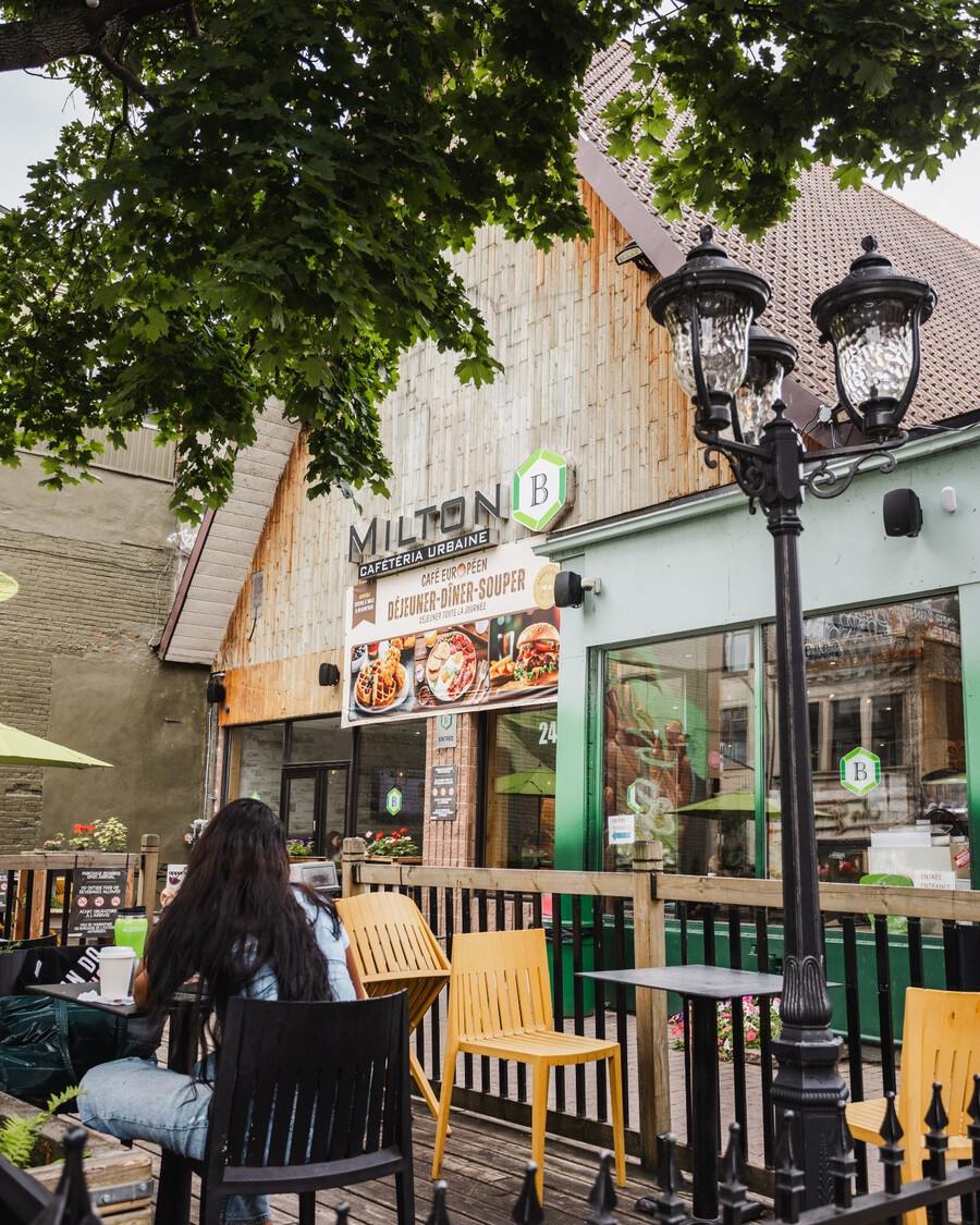 Milton B - Cafétéria urbaine - 18 cafés parfaits pour étudier et travailler à Montréal Milton B - Cafétéria urbaine - 18 cafés parfaits pour étudier et travailler à Montréal