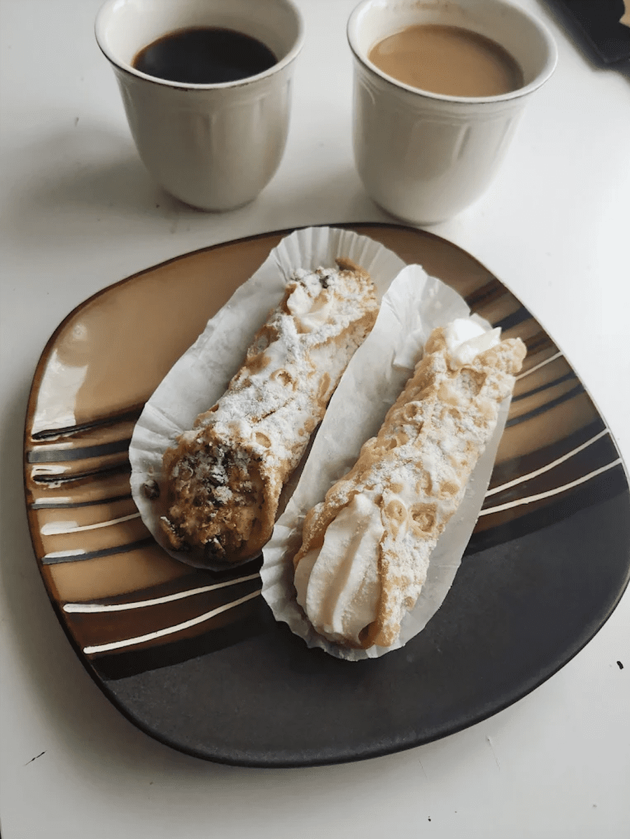 Boulangerie Pâtisserie La Conca D'oro - À la recherche des meilleurs cannolis de Montréal Boulangerie Pâtisserie La Conca D'oro - À la recherche des meilleurs cannolis de Montréal