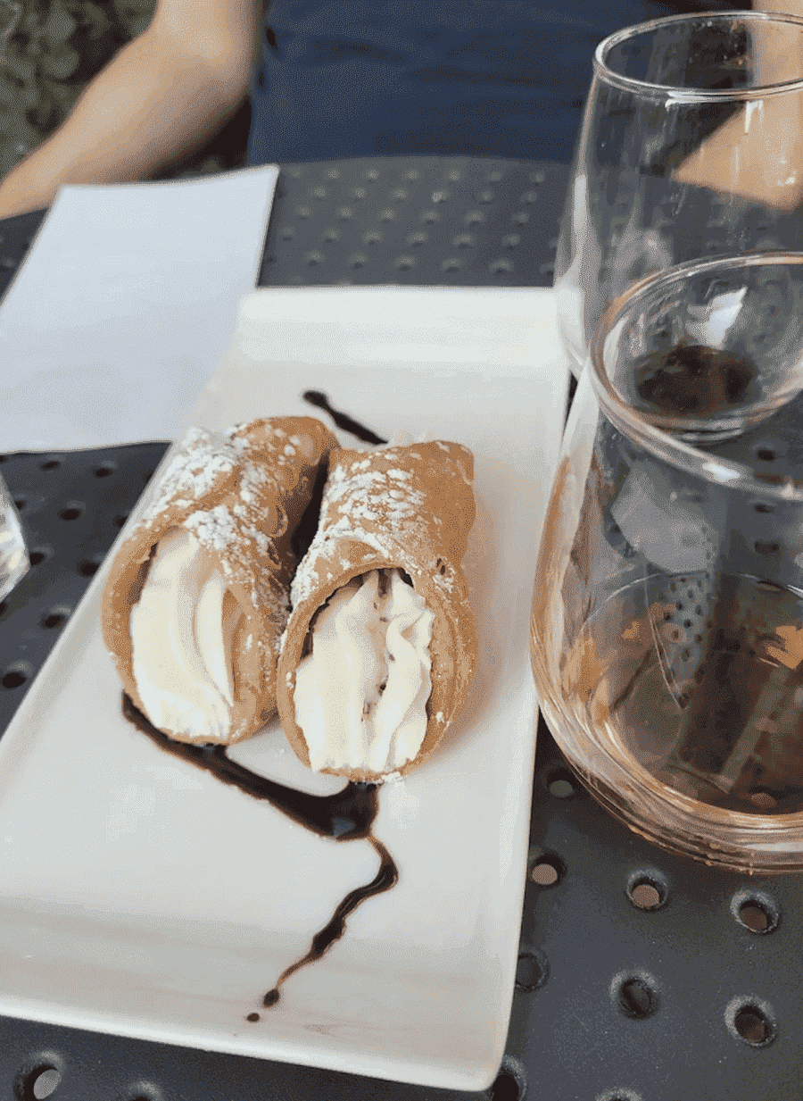 Pasta Casareccia - À la recherche des meilleurs cannolis de Montréal Pasta Casareccia - À la recherche des meilleurs cannolis de Montréal