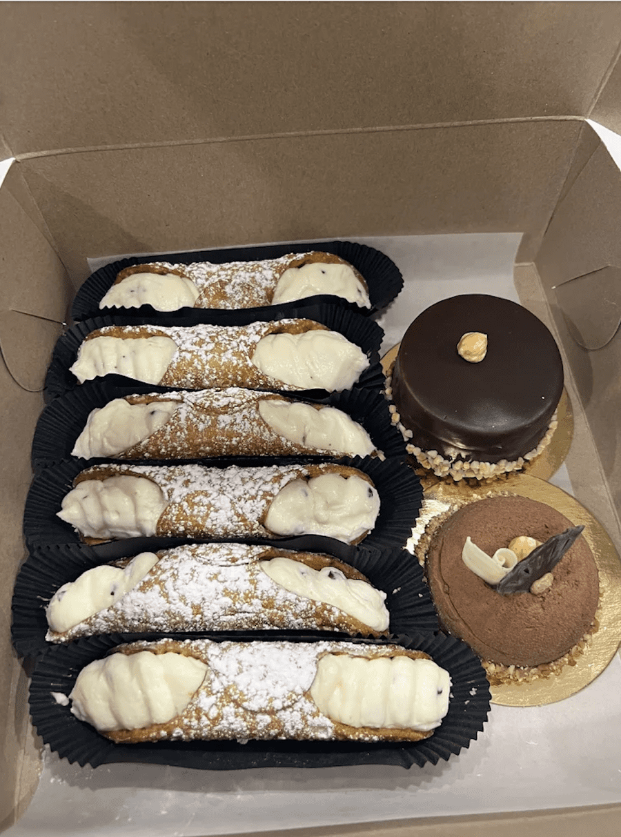 Dolci Piu - À la recherche des meilleurs cannolis de Montréal Dolci Piu - À la recherche des meilleurs cannolis de Montréal