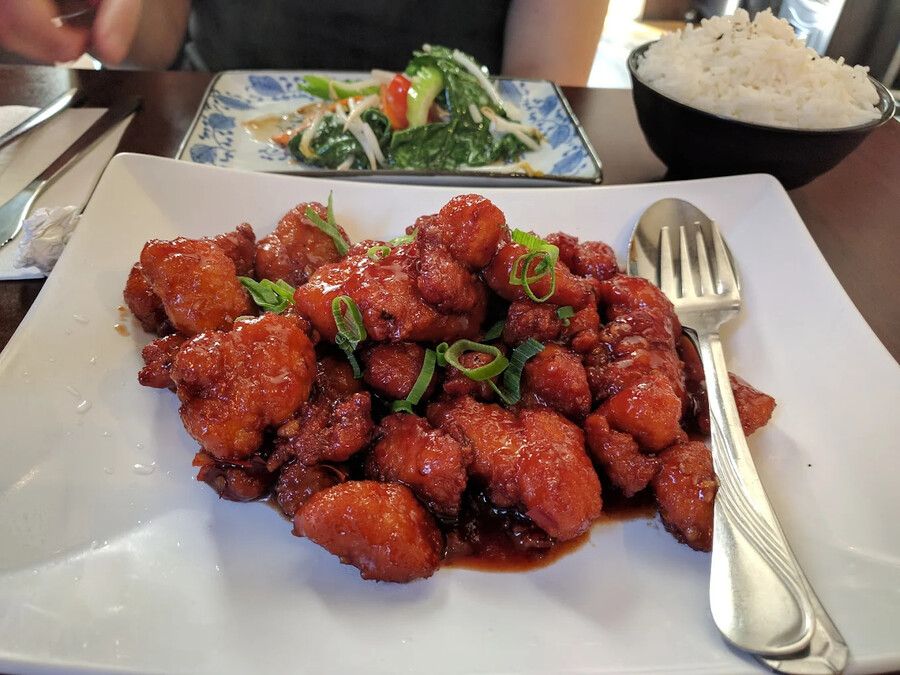 Gia Ba - Le meilleur poulet Général Tao à Montréal