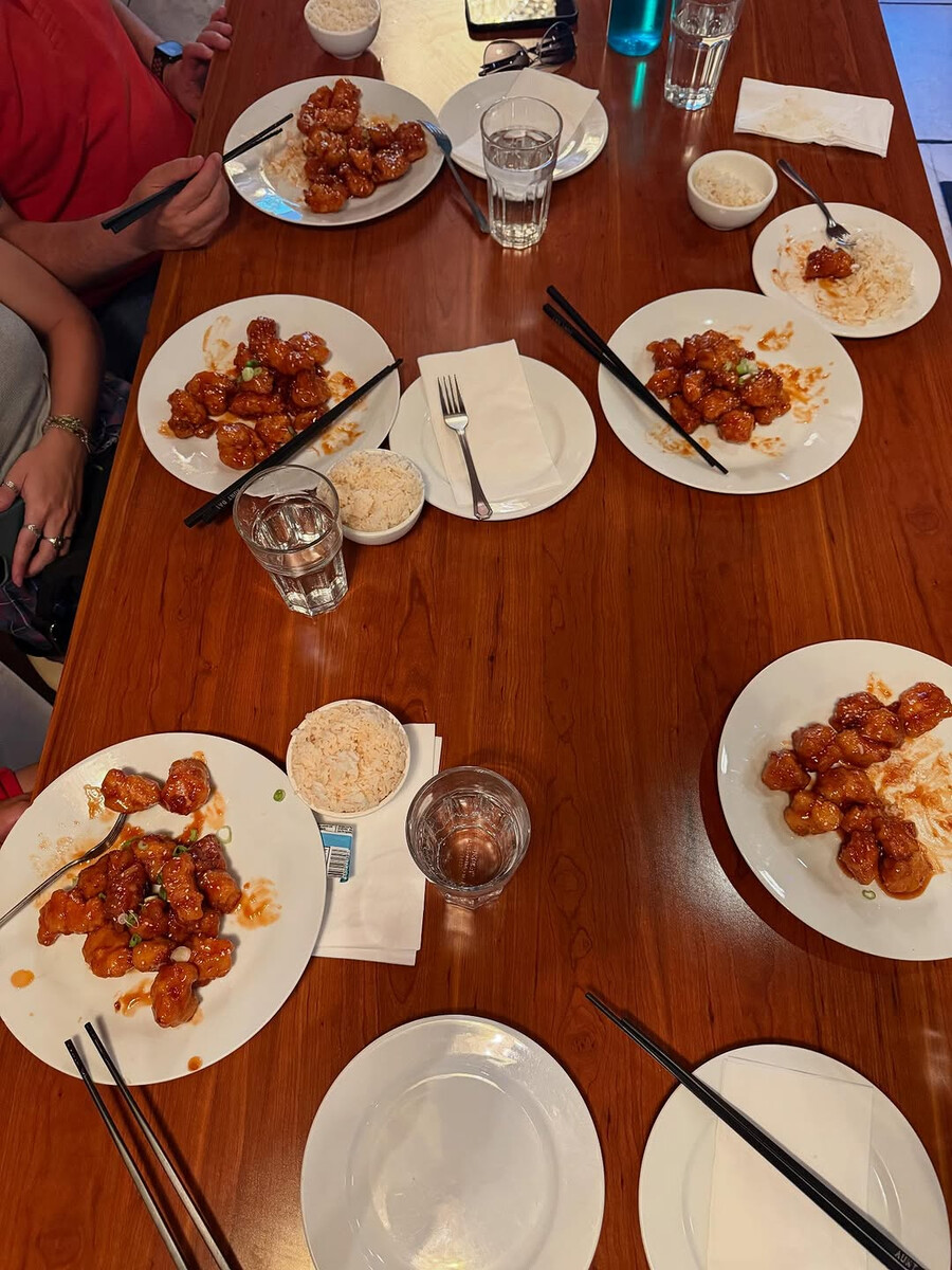 Cuisine Auntdai - Le meilleur poulet Général Tao à Montréal