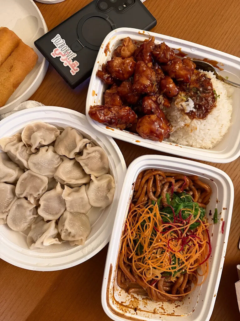 Le Petit Coin Dumpling - Le meilleur poulet Général Tao à Montréal