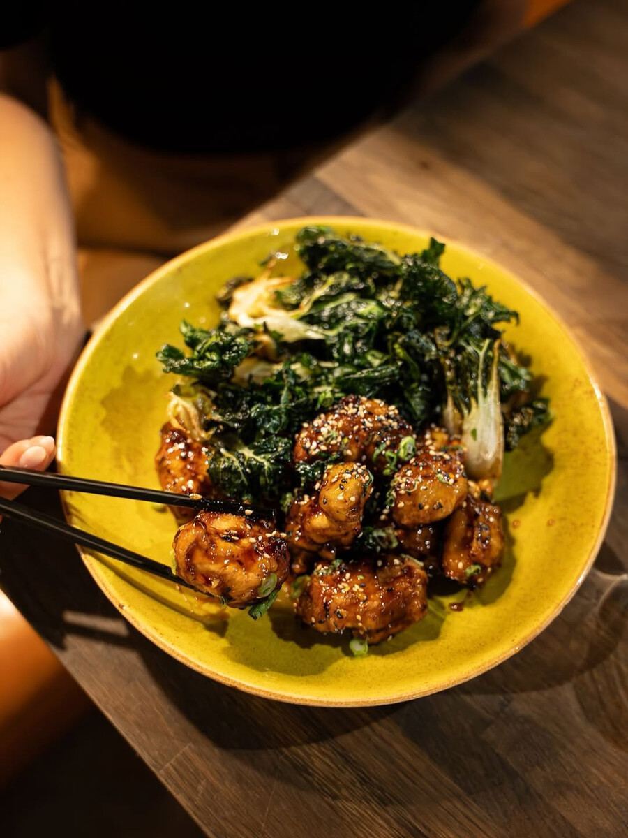 East Pan Asiatique - Best General Tao in Montreal