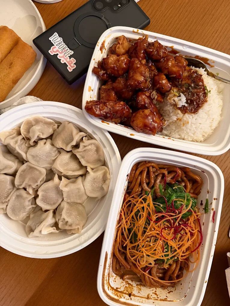 Le Petit Coin Dumpling - Best General Tao in Montreal