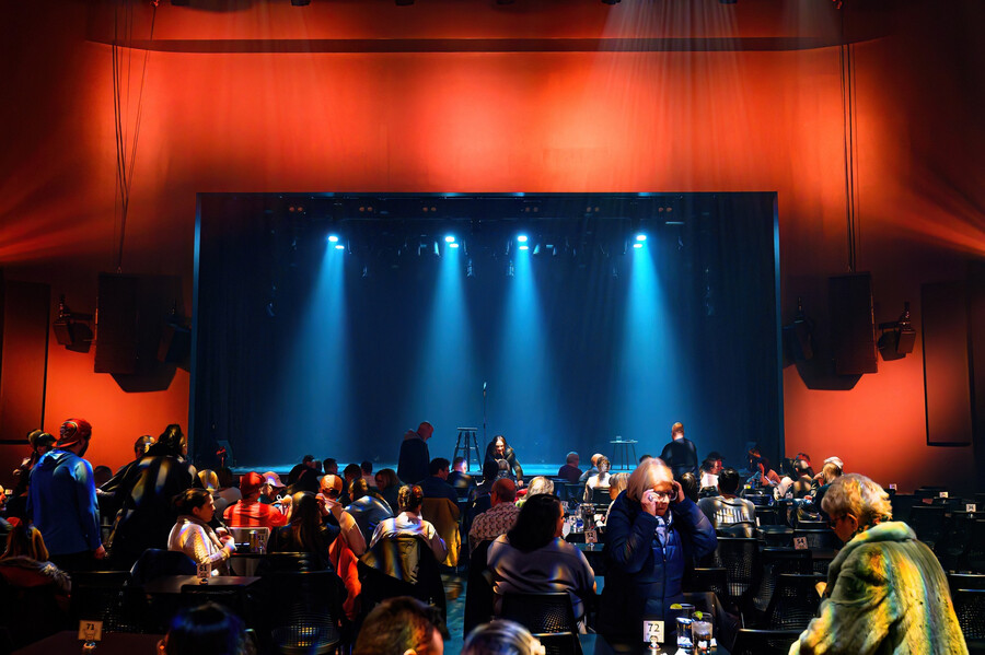 Le Club Dix30 - Souper-spectacle à Montréal