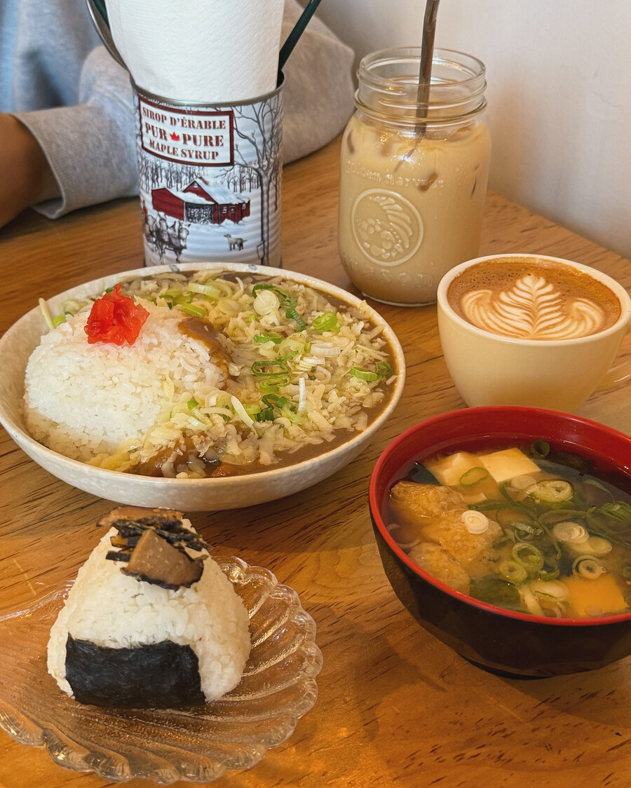 Komma Rosta - Onigiris Montréal