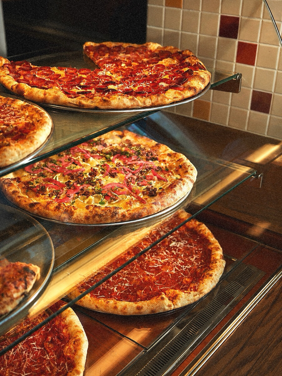 Nonno's Nonno's Pizzeria et Club Social