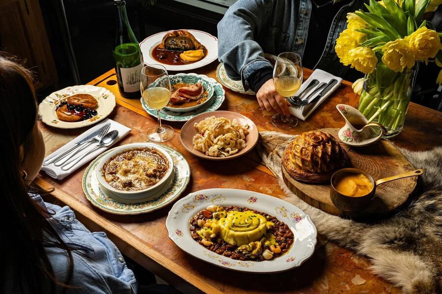 Cabane d'à Coté / Cidrerie Au Pied de Cochon - The Best Sugar Shacks Near Montreal