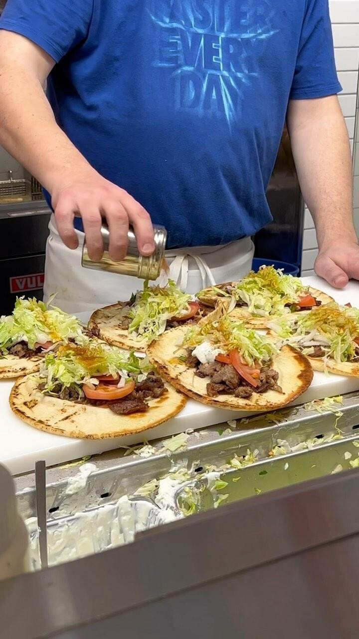 La Ligne Rouge - Best Cheap Eats in Montreal