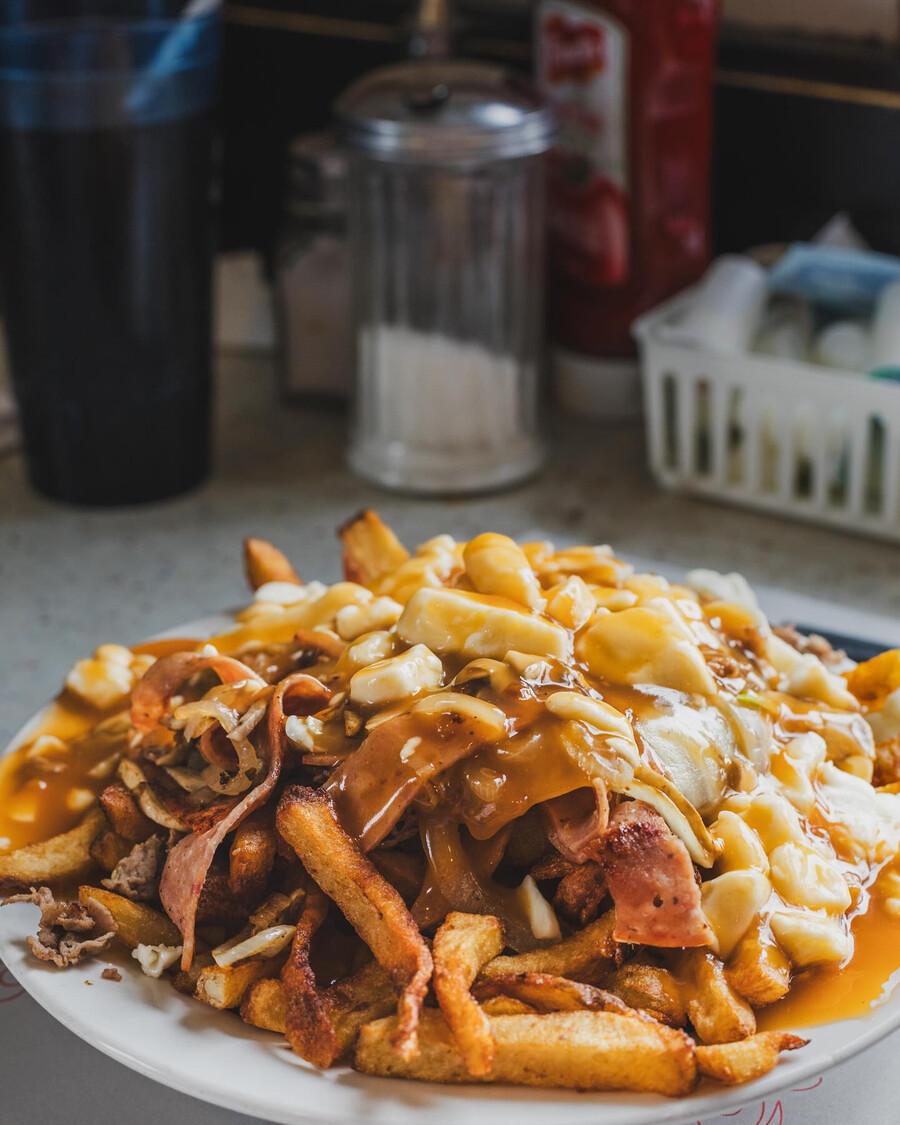 Paulo et Suzanne - Poutine à Montréal
