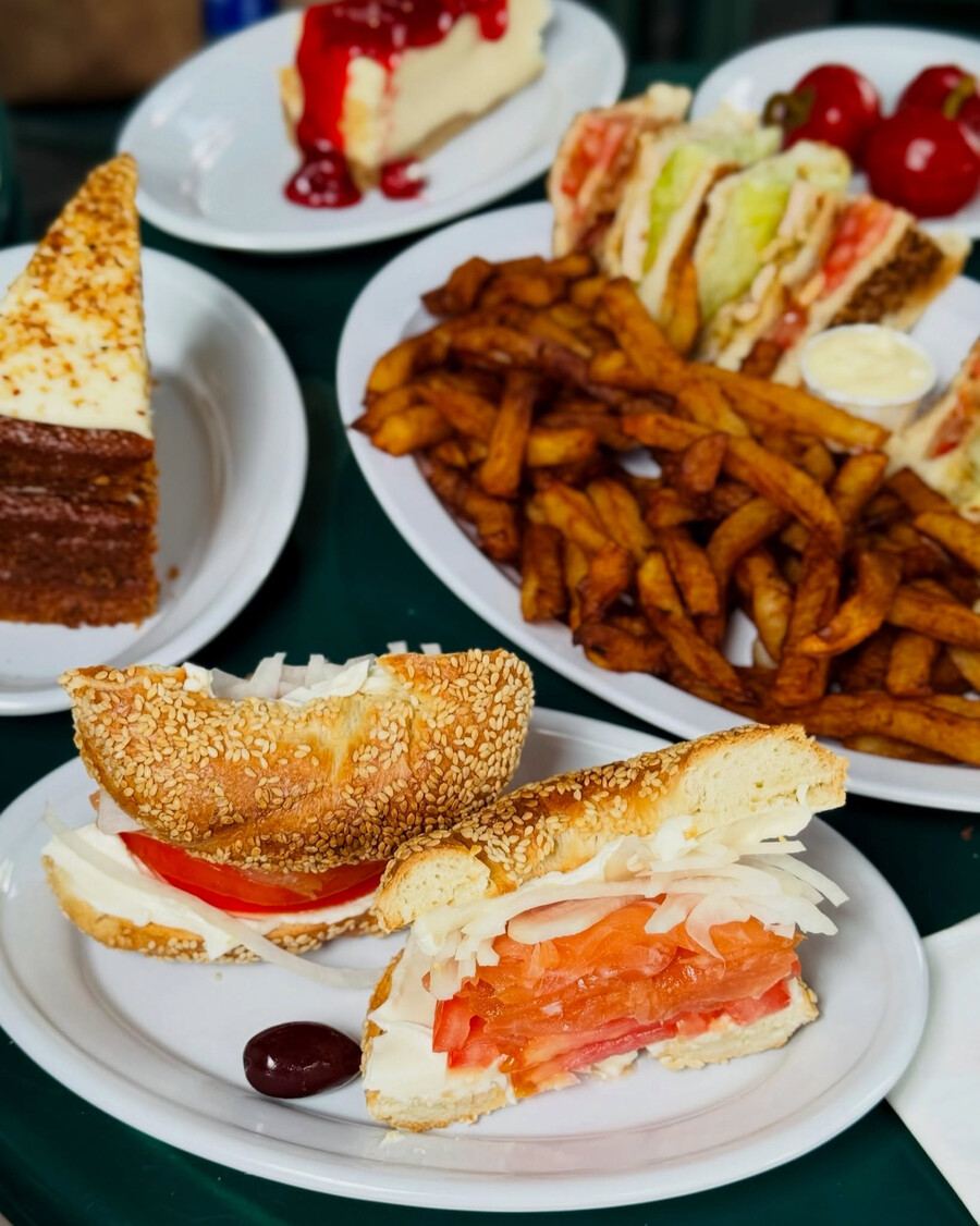 Lesters Deli - Casse-croûtes Montréal Lesters Deli - Casse-croûtes Montréal