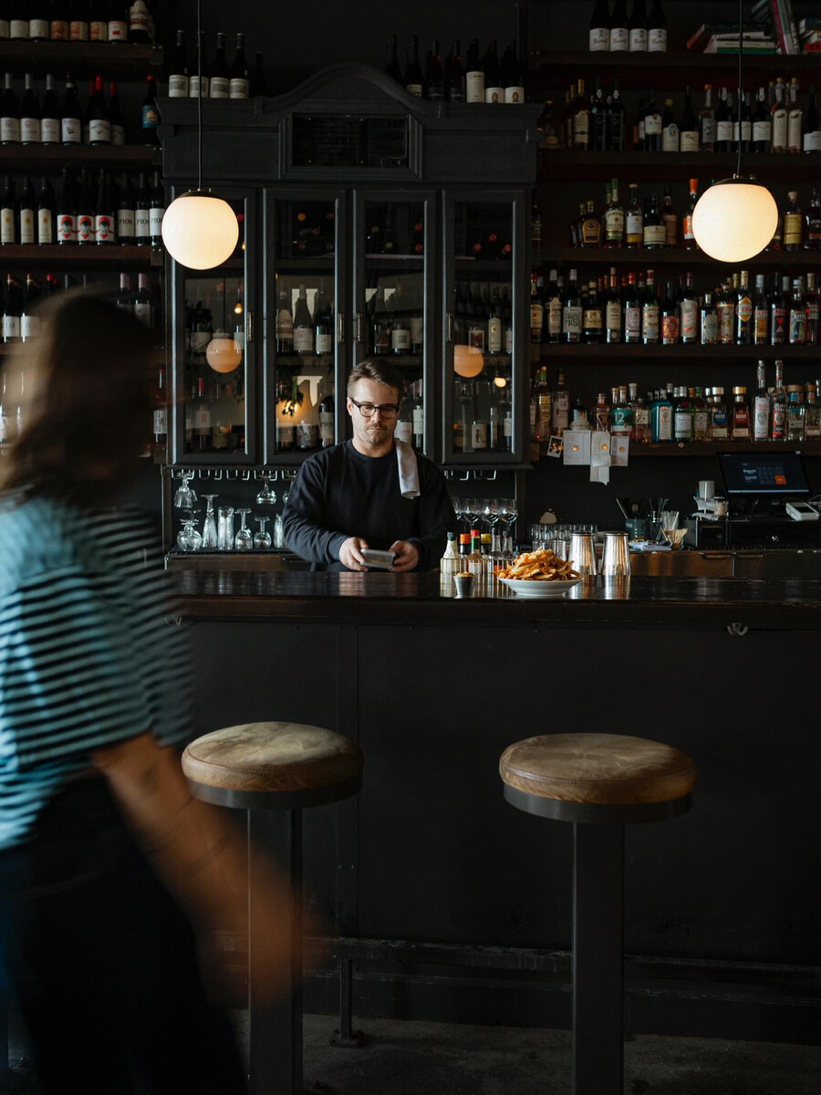 Oregon Bar à Vin - Best wine bars in Montreal
