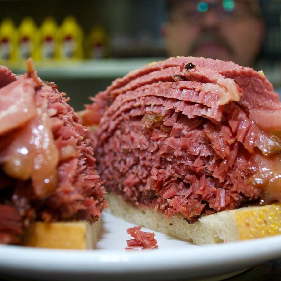 Schwartz's Deli - Les adresses incontournables de Montréal