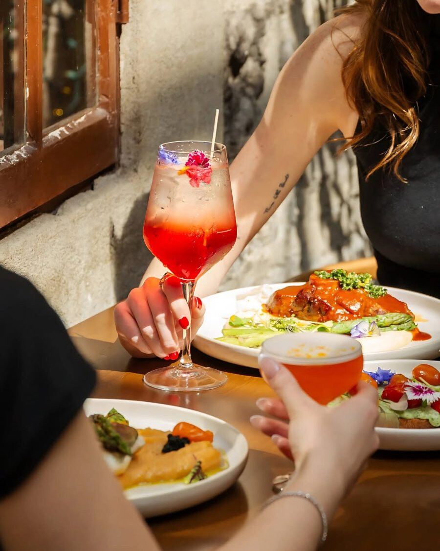 Où manger dehors cet été? Les plus belles terrasses à découvrir autour de Montréal Gray collection