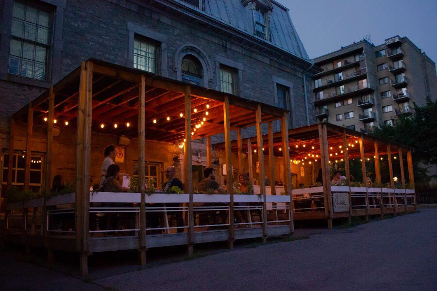Où manger dehors cet été? Les plus belles terrasses à découvrir autour de Montréal Terrasse Candide