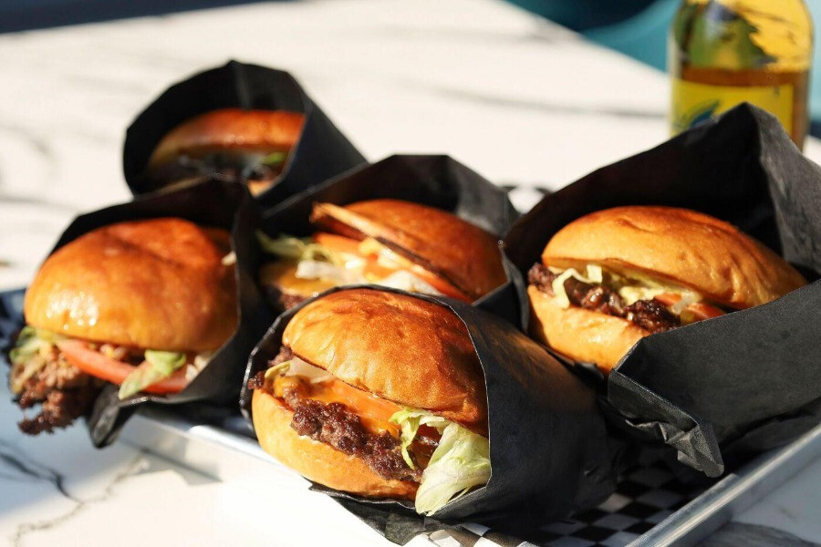Où manger les meilleurs smash burgers à Montréal Bum burger
