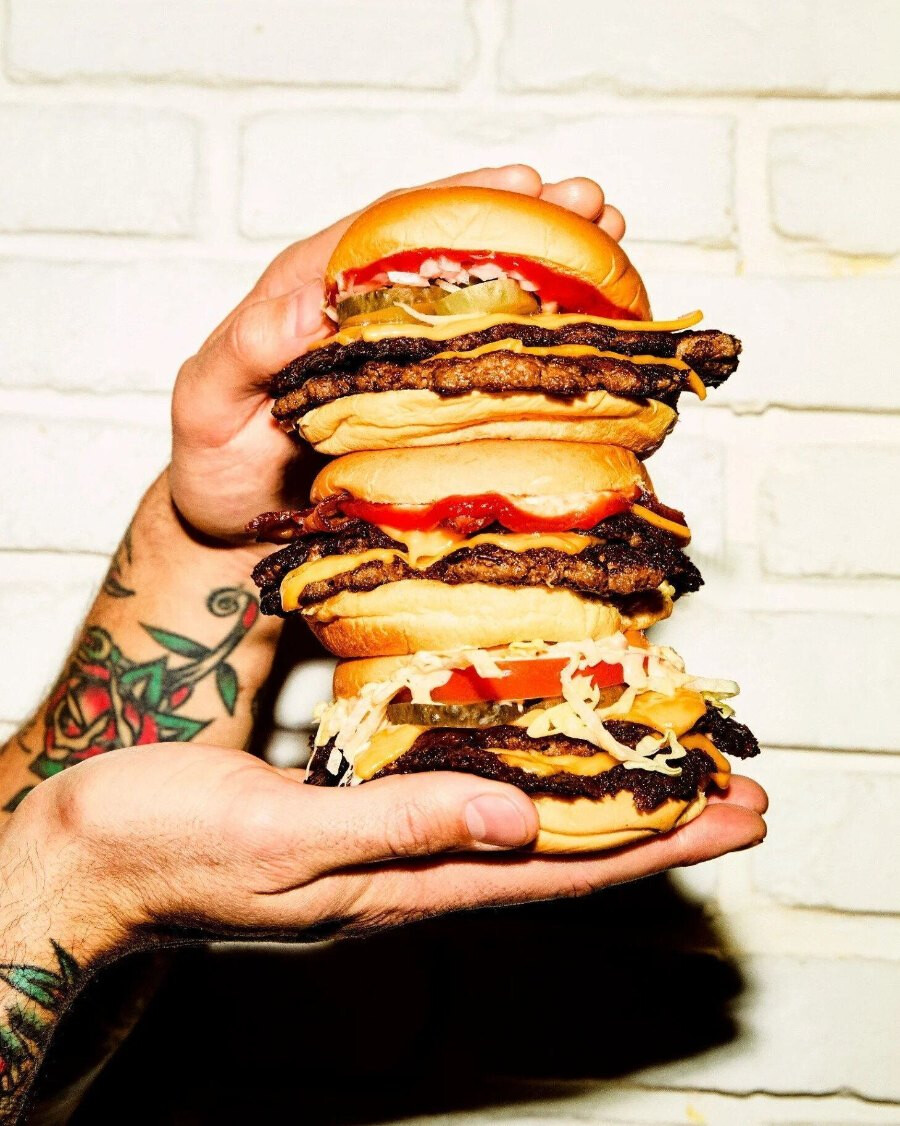 Où manger les meilleurs smash burgers à Montréal Rosie's burger