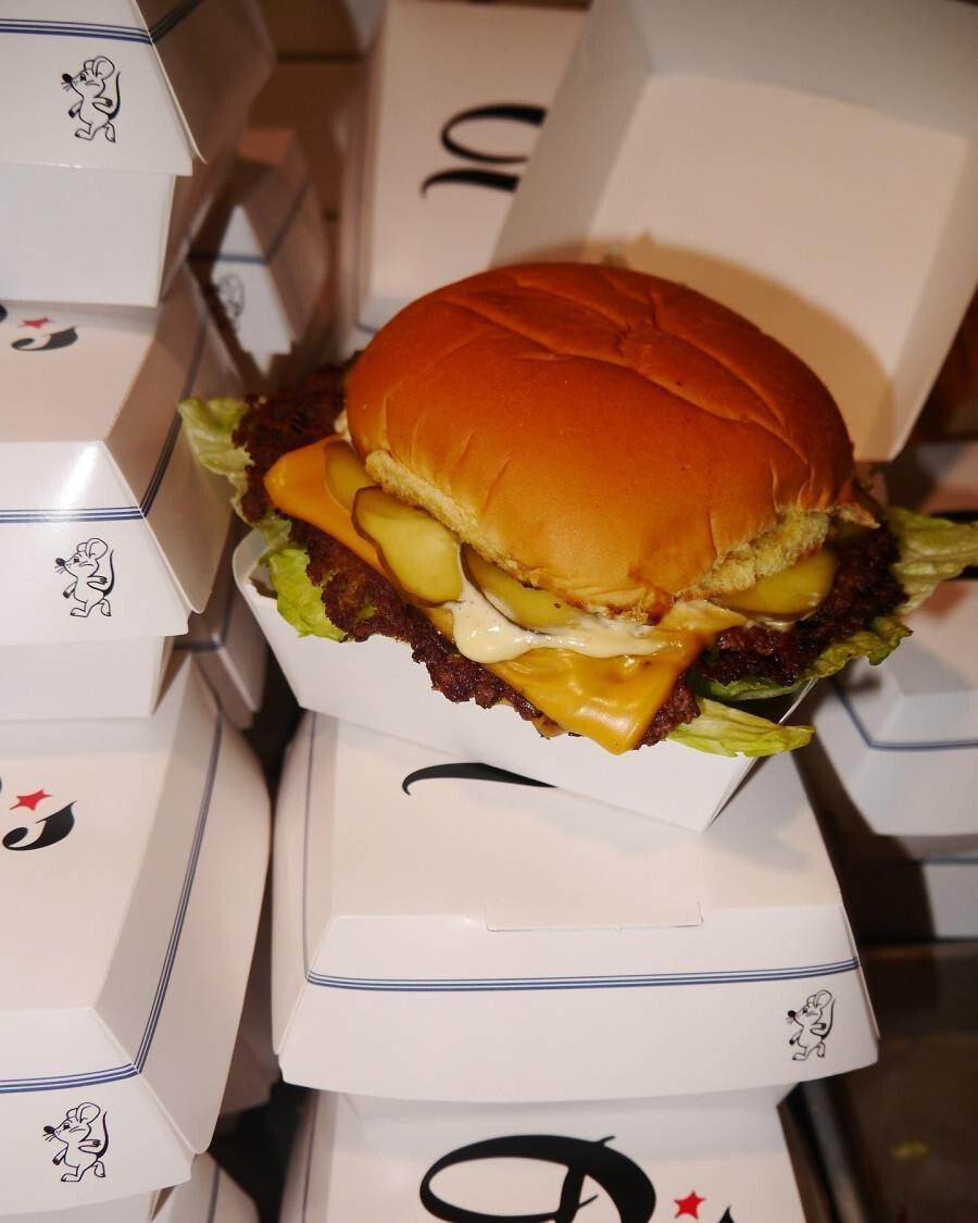 Où manger les meilleurs smash burgers à Montréal Double's smash burger