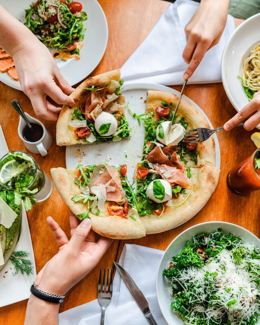 Where to Get a Delicious Picnic Near Montreal's Major Parks Where to Get a Delicious Picnic Near Montreal's Major Parks