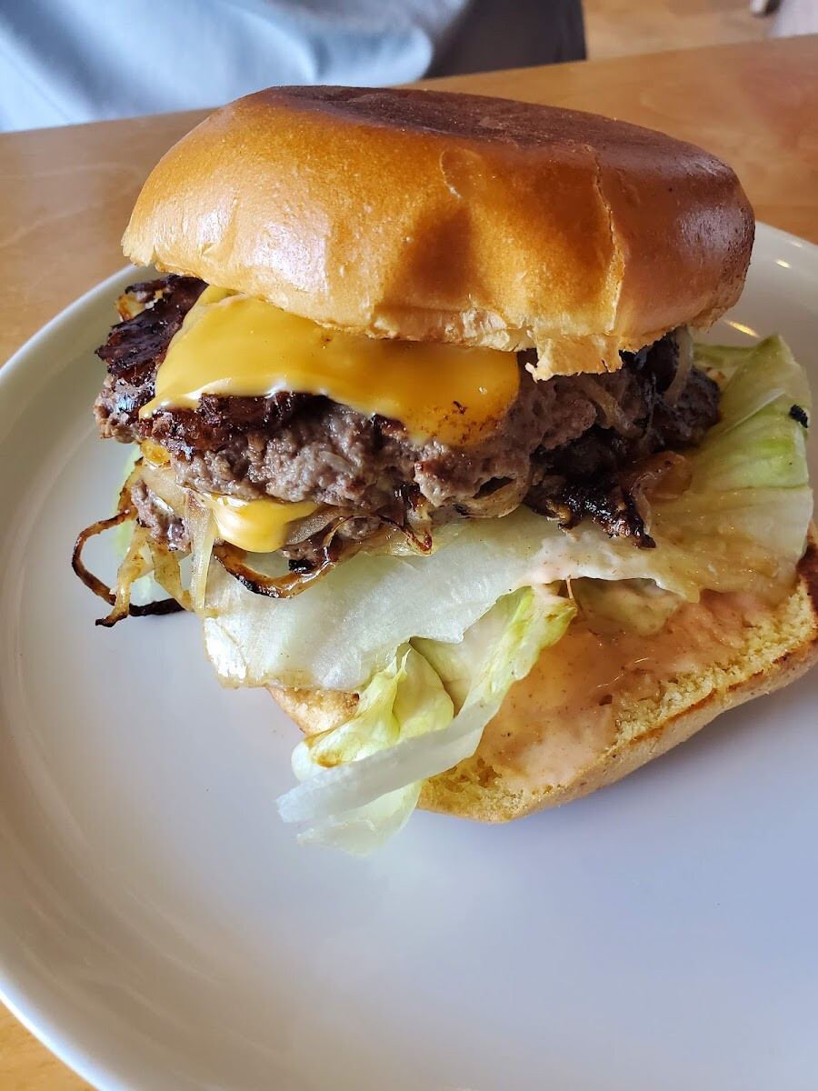 Où manger les meilleurs smash burgers à Montréal Où manger les meilleurs smash burgers à Montréal