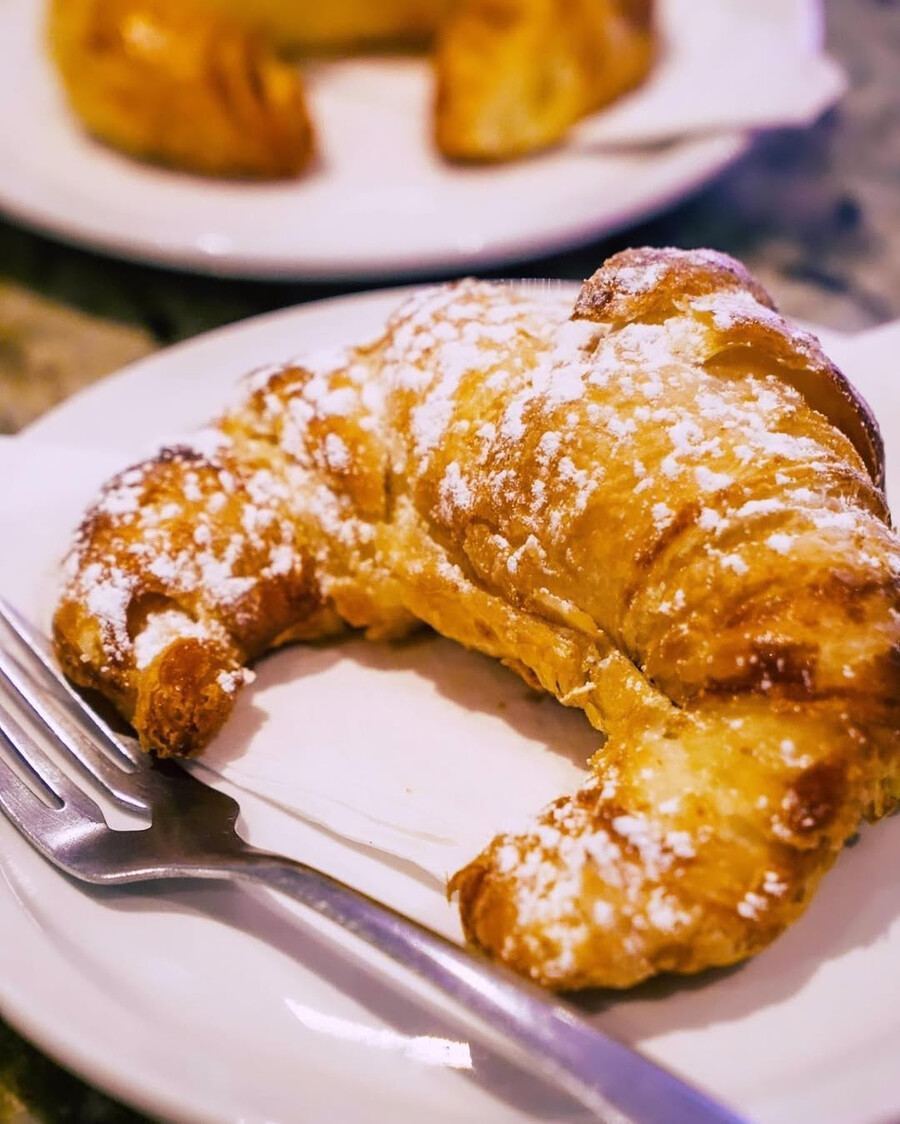 Le Paltoquet - The best croissants in Montreal
