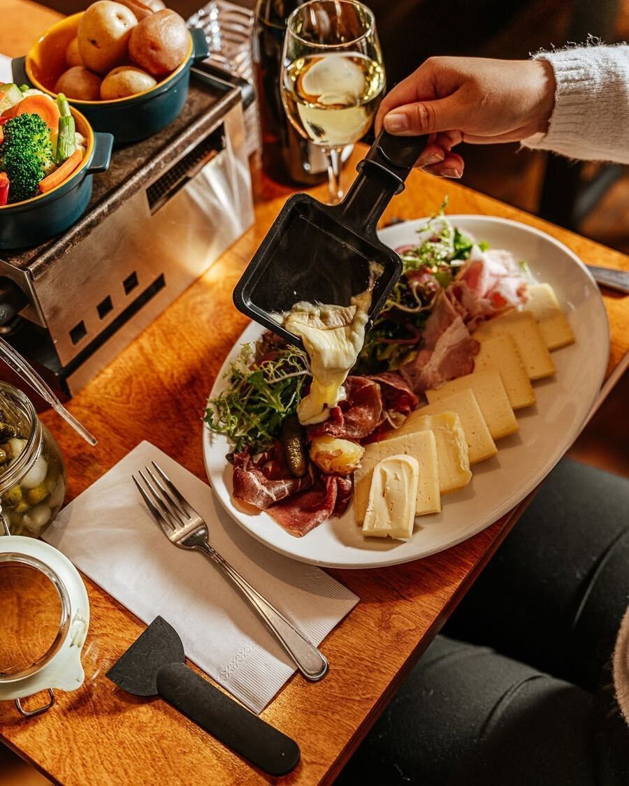 La Raclette - Où sortir à Montréal pour satisfaire ton craving de fromage