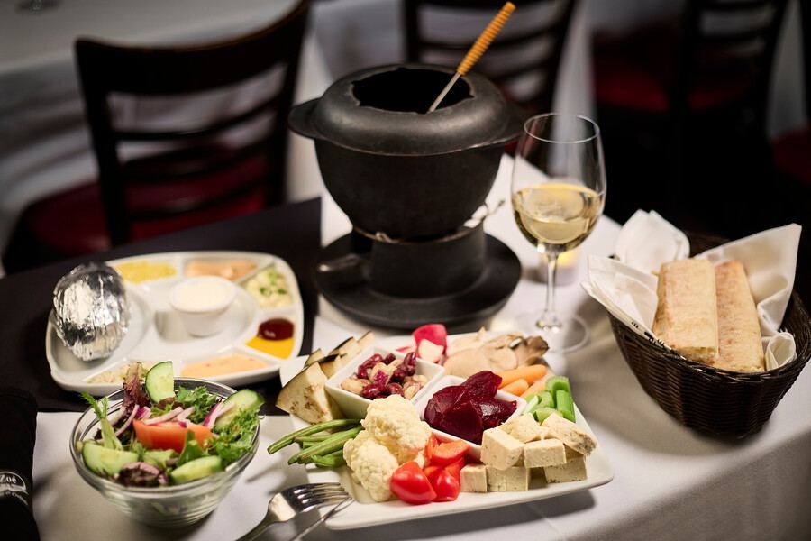 Zoé Fondues Karaoké & Cocktails - Où sortir à Montréal pour satisfaire ton craving de fromage