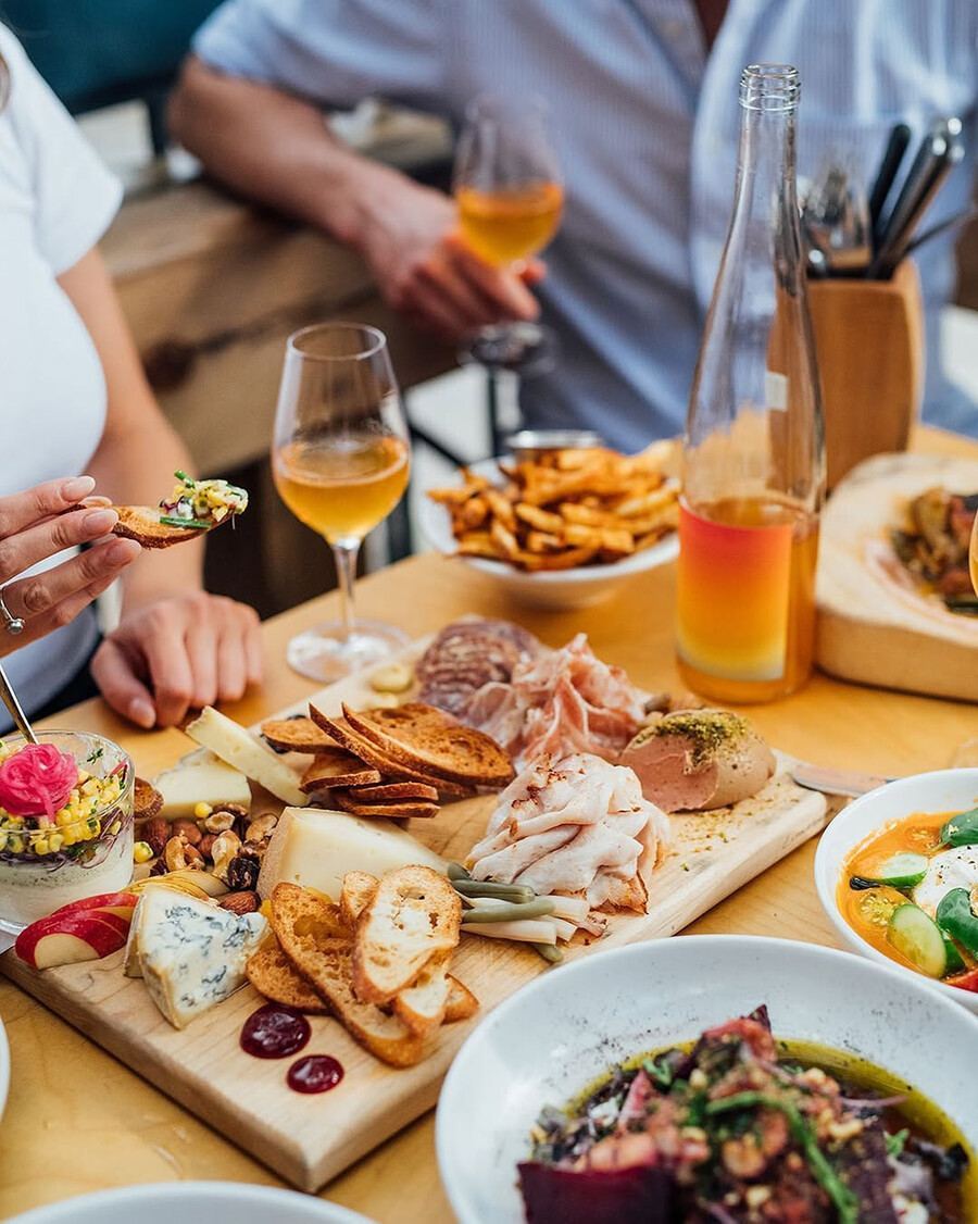 Buvette Chez Simone - Où sortir à Montréal pour satisfaire ton craving de fromage