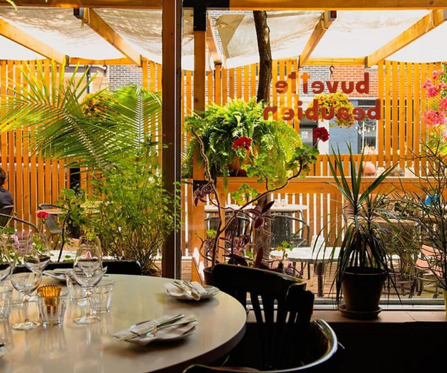 Brunch et beau temps: nos meilleures adresses pour bruncher sur une terrasse à Montréal Buvette Beaubien Brunch